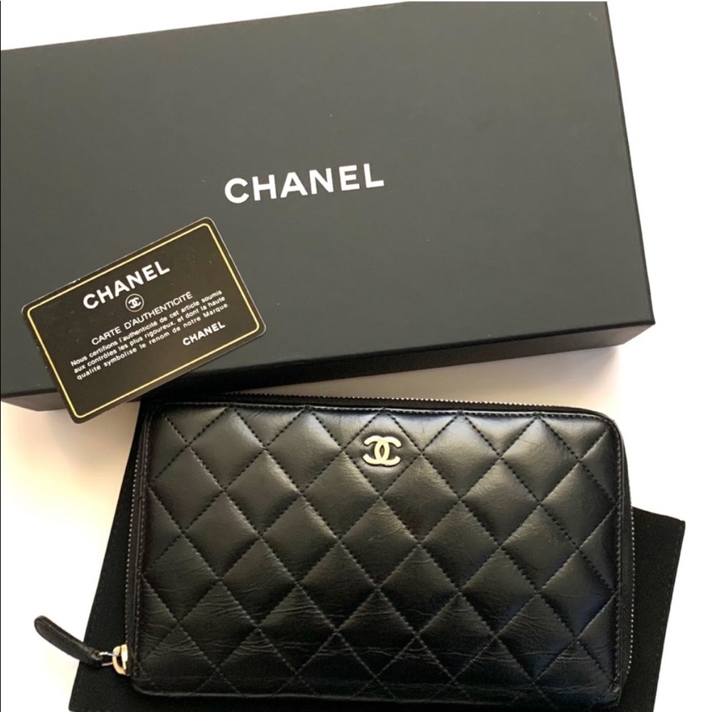 🌟Memorial Day Sale 🌟 !!TODAY ONLY!! 🌟 Chanel black lambskin organizer wallet